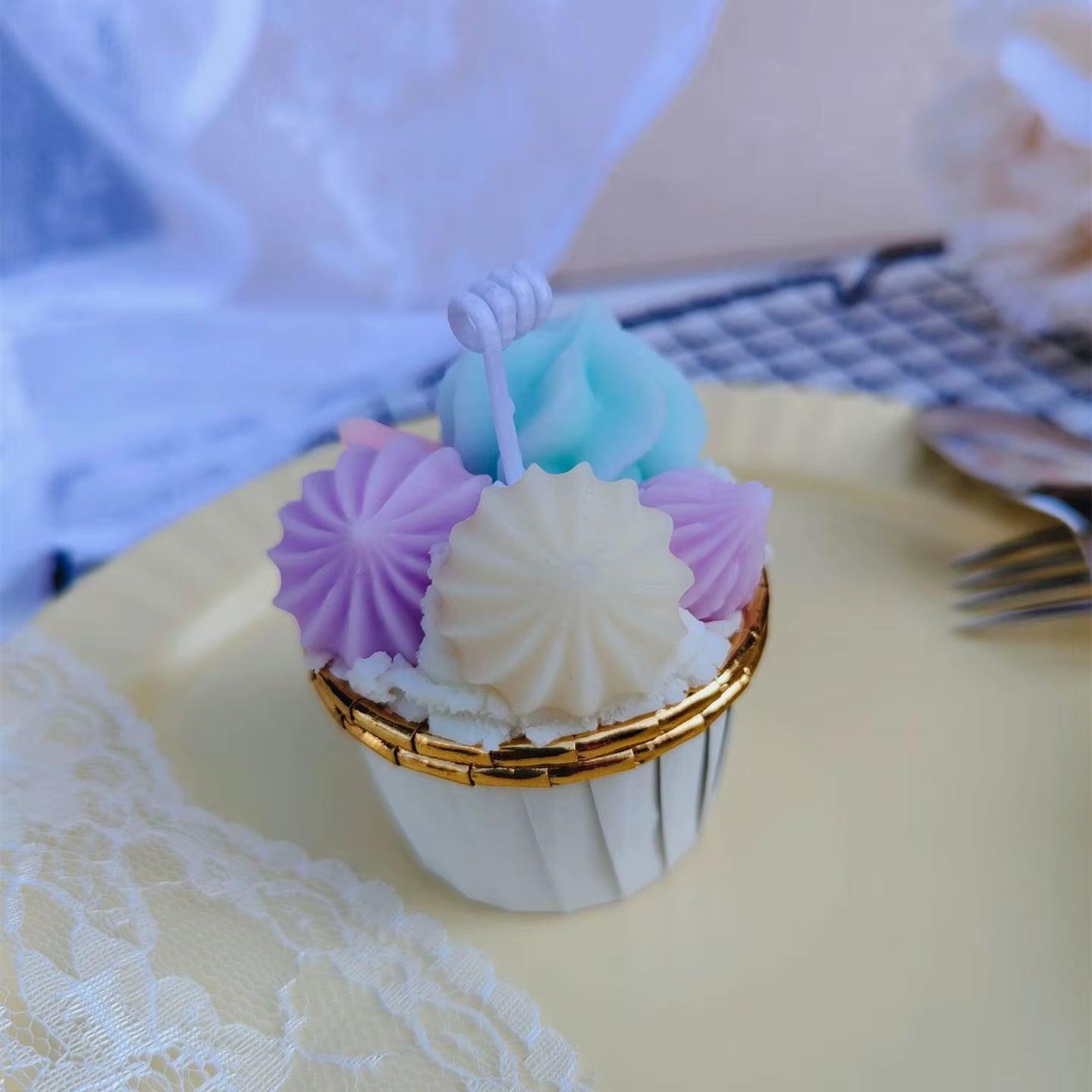 Handmade Cupcake Candle – Scented Soy Wax Dessert Gift