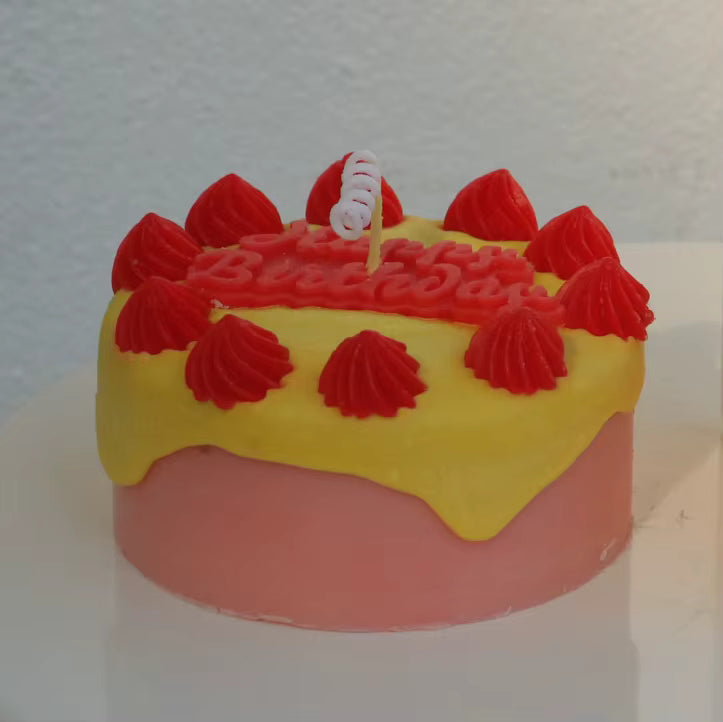 Handmade Cake-Shaped Soy Wax Candle – Realistic Food Décor & Gift