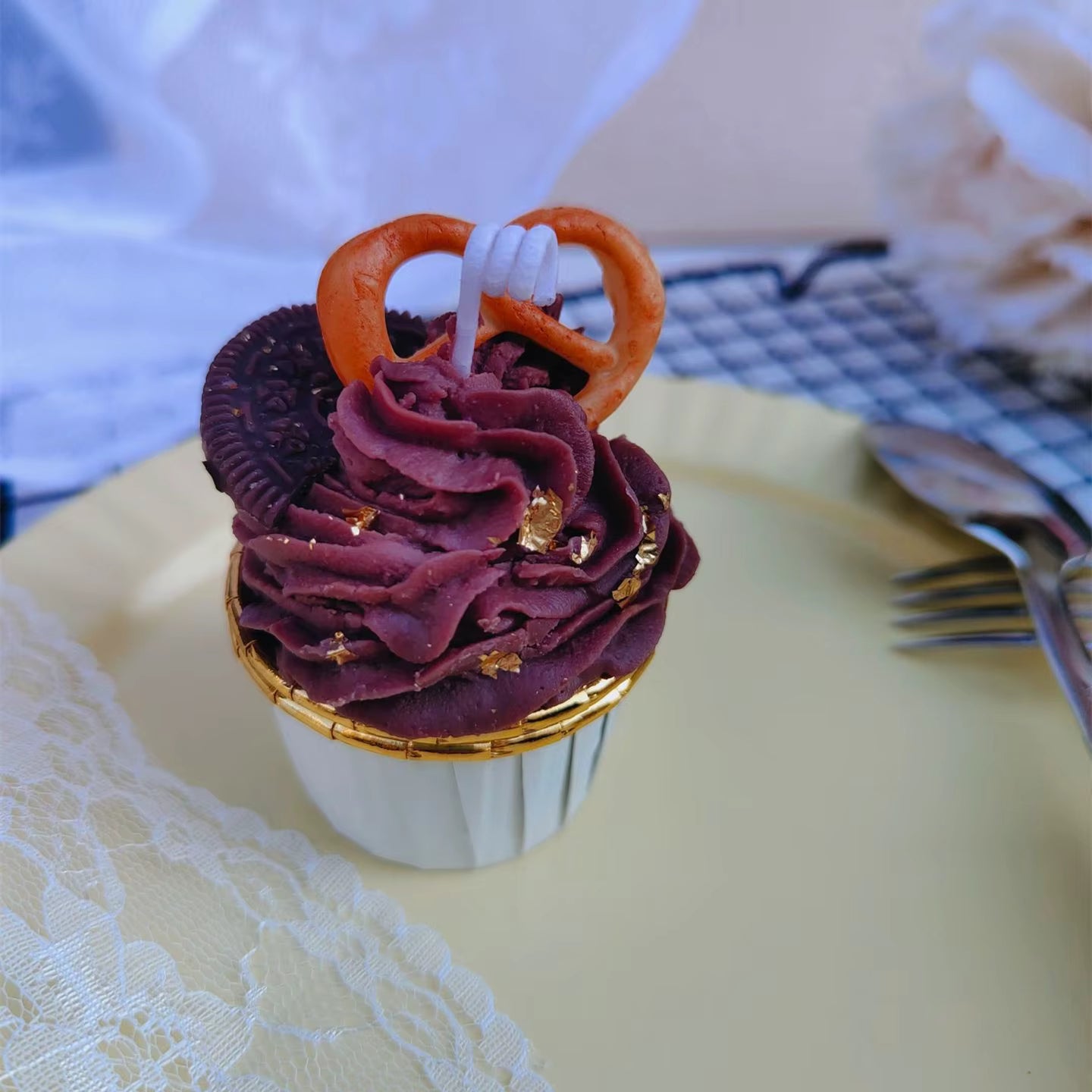 Handmade Cupcake Candle – Scented Soy Wax Dessert Gift